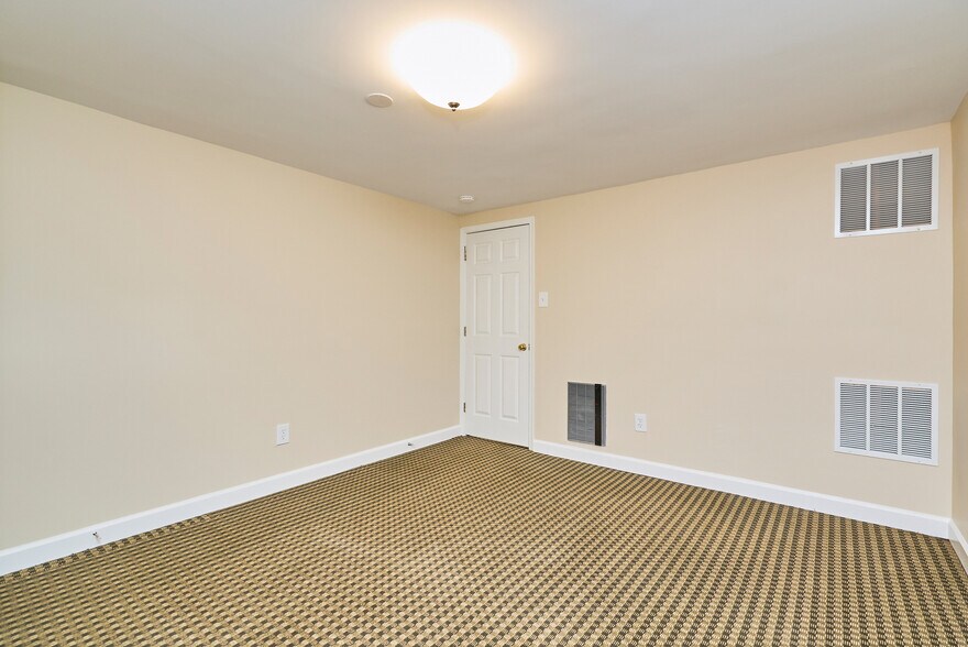 Building Photo - 805 23rd St S