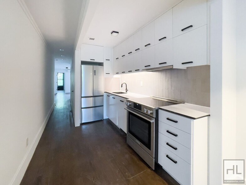 Building Photo - Carroll Gardens / 2-Bed 1-Bath