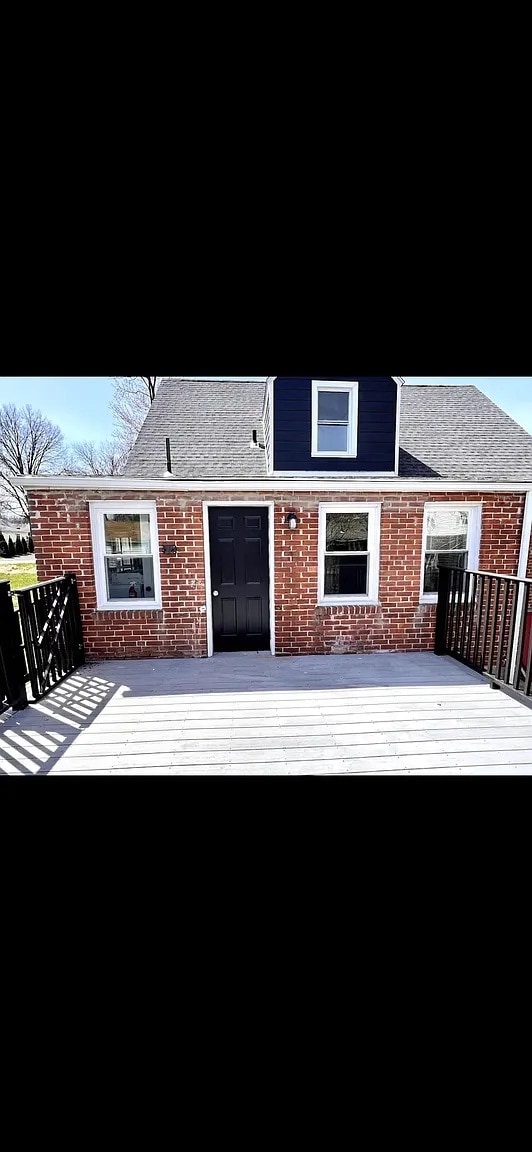 Building Photo - 14 Albert Ave