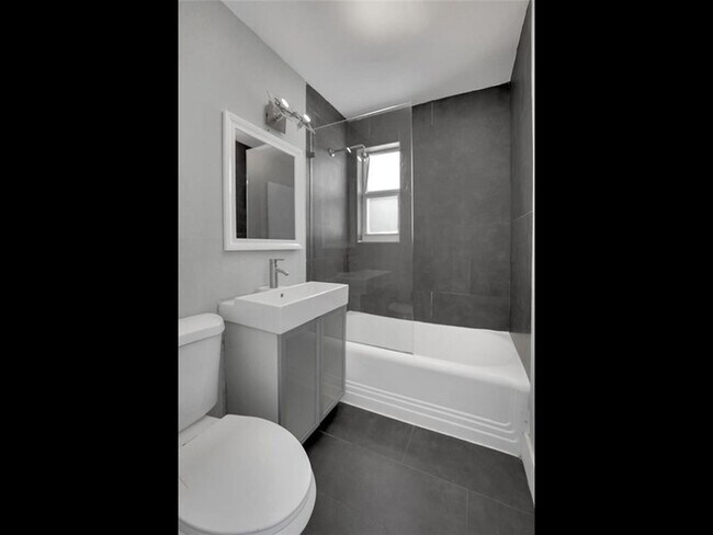 Building Photo - 846 Jefferson Ave