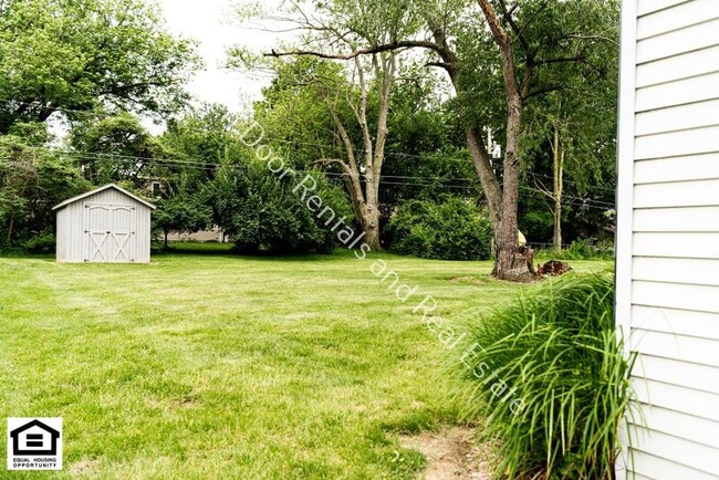 Building Photo - 5020 Vermont Ln