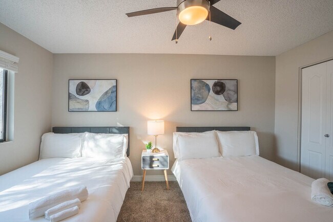 Building Photo - 8550 E McDowell Rd