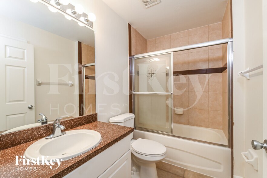 Building Photo - 2429 Mae Ave S