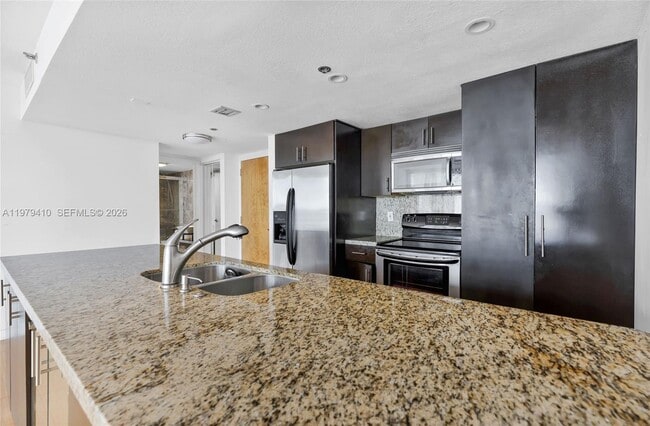 Building Photo - 7601 E Treasure Dr