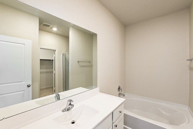 Building Photo - 420 Mustang Trot Dr