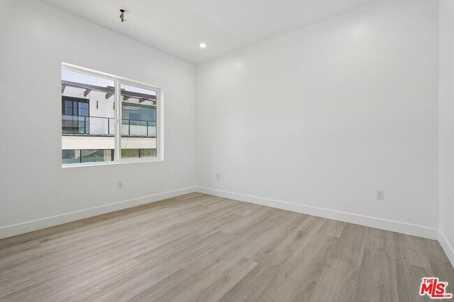 Building Photo - 1434 Beverwil Dr