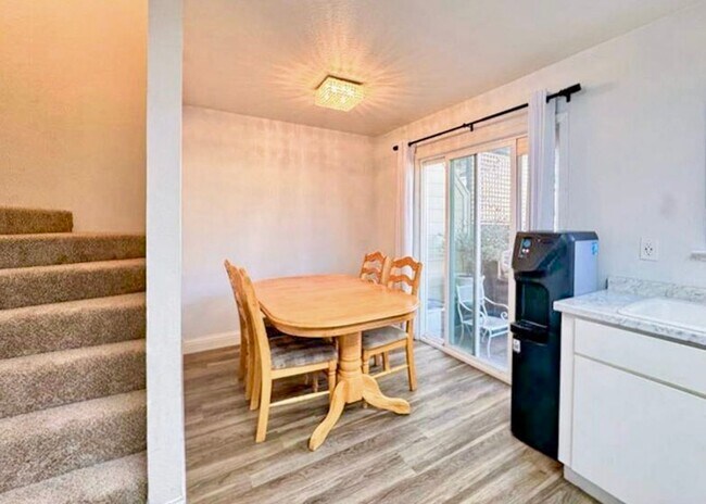 Building Photo - OAK RIDGE VILLAGE CONDO