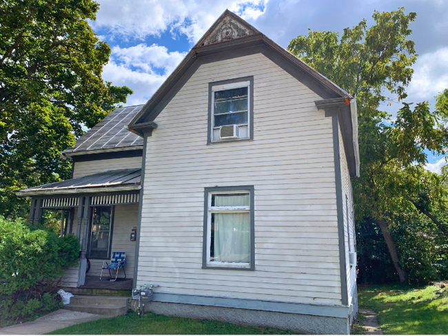 Primary Photo - 711 Church St
