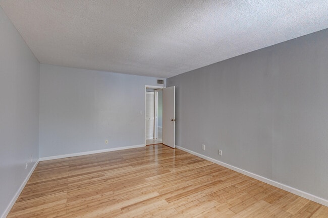 Building Photo - 227 Old Meadow Way