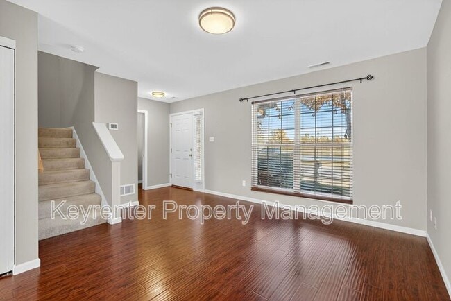 Building Photo - 1111 Ridgeway Dr