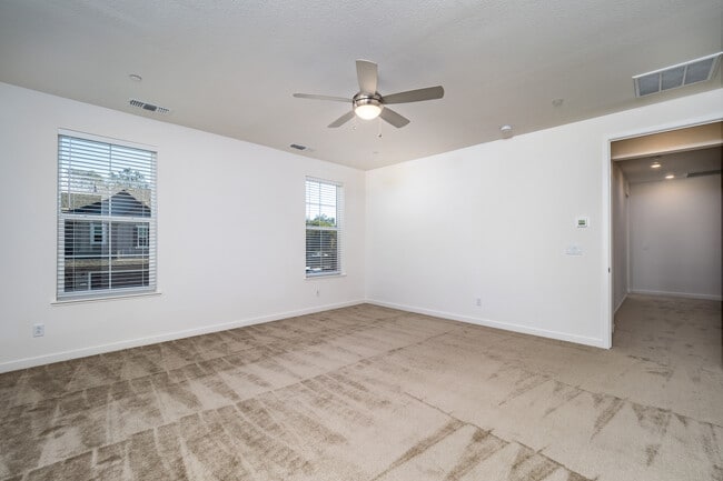 Building Photo - 9037 Summit Ln