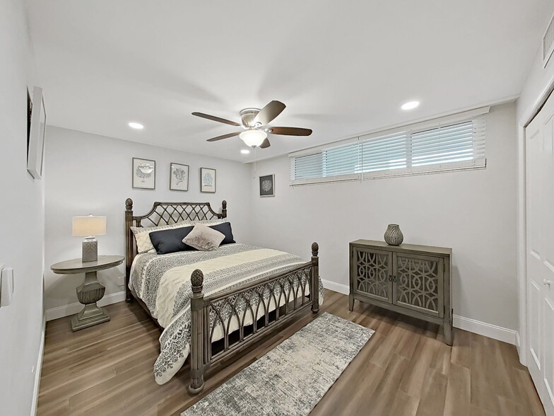 Building Photo - 2620 Cove Cay Dr