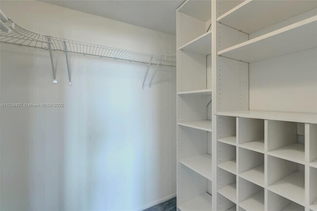 Building Photo - 4501 NE 21st Ave