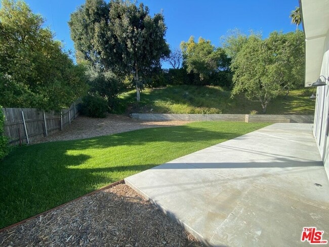 Building Photo - 5015 Redwillow Ln