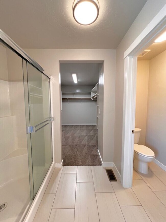 Building Photo - Beautiful 4 Bed, 2.5 Bath Plus Office in S...