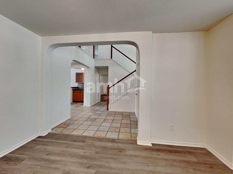 Building Photo - 101 Foxtail Ct