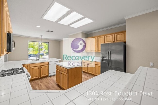 Building Photo - 1304 Rose Bouquet Dr