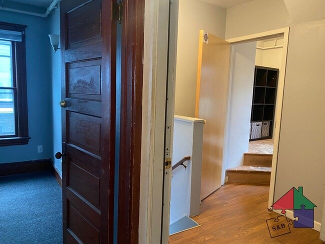 Building Photo - Spacious 8 Bedroom, 3 Bathroom Home for Re...