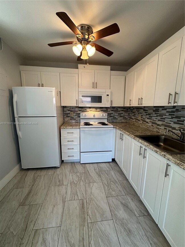 Building Photo - 514 Saxony Dr