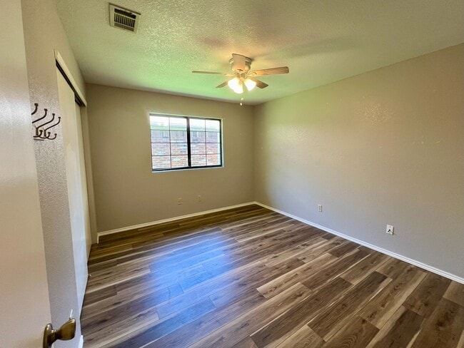 Building Photo - 759 Meadowcreek Ct