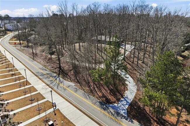 Building Photo - 1460 Hillcrest Dr