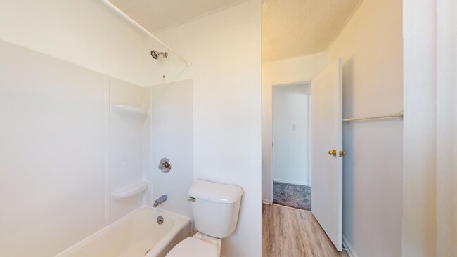 Building Photo - AVAILABLE AUGUST 1st! Newly Remodeled 3 Be...