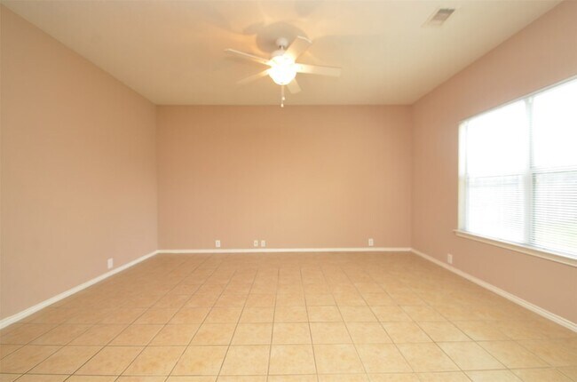 Building Photo - 915 Butterfly Ln