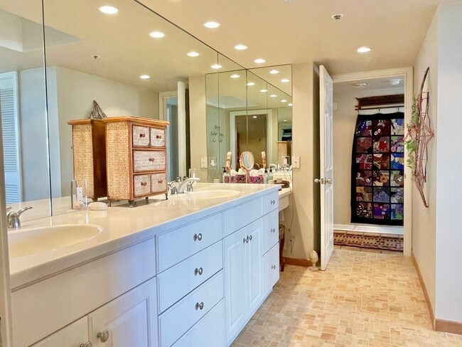 Building Photo - Sarasota Bay Penthouse