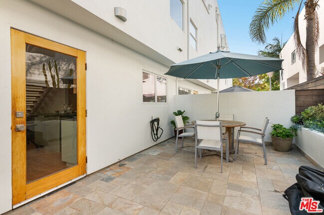 Building Photo - 843 17th St