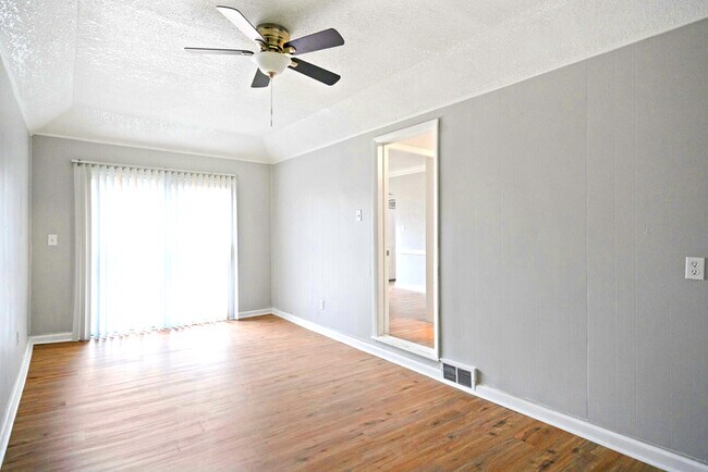 Building Photo - 1203 E 80th St