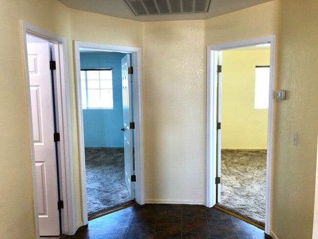 Building Photo - Great 3 Bedroom, 2 Bathroom Home in Quiet Neighborhood!