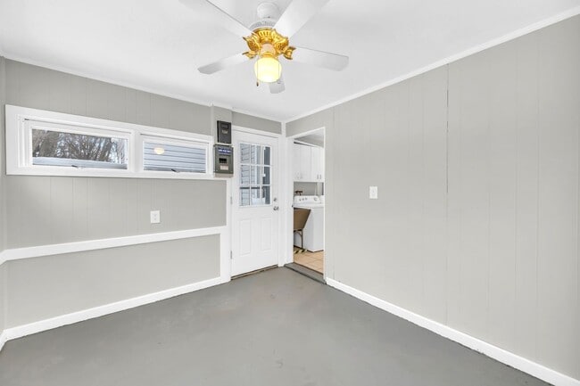 Building Photo - 1386 Eastwood Ave