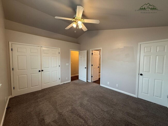 Building Photo - 3-bedroom, 2-bathroom home located in the heart of Harrisburg