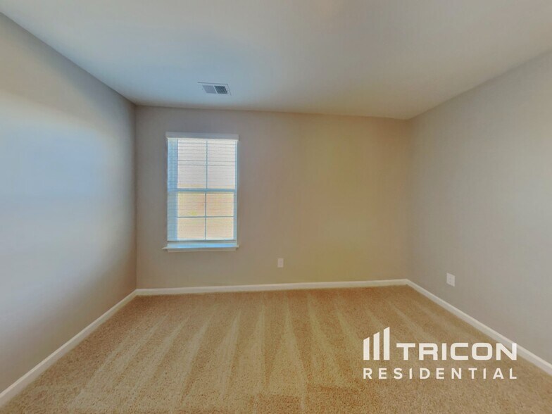 Building Photo - 5235 Ironwood Dr