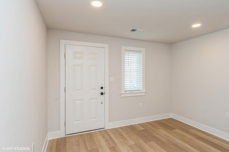Building Photo - 403 Cranford Way