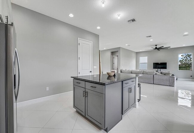 Building Photo - 5482 Macoon Wy