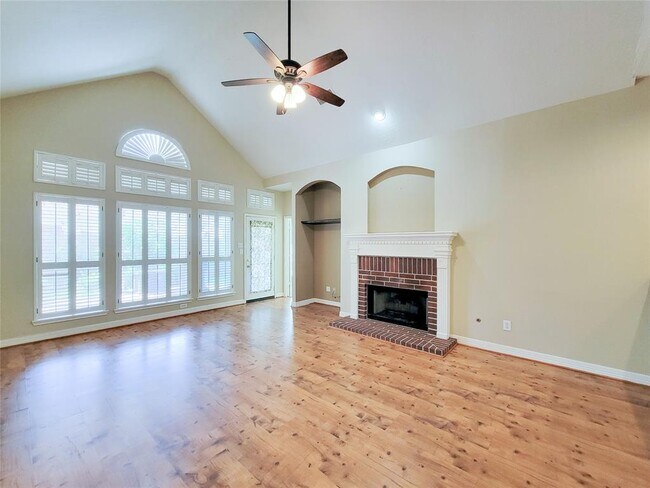 Building Photo - 3218 Vanity Dr