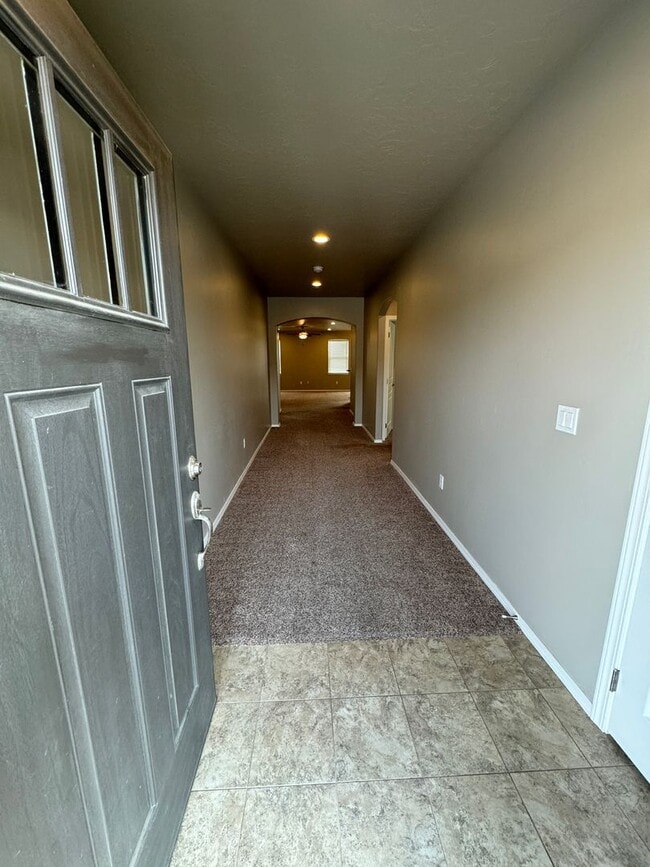 Building Photo - Charming 3-bedroom, 2-bathroom home locate...