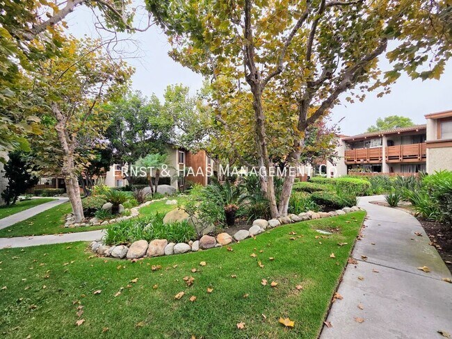 Building Photo - 3701 Country Club Dr