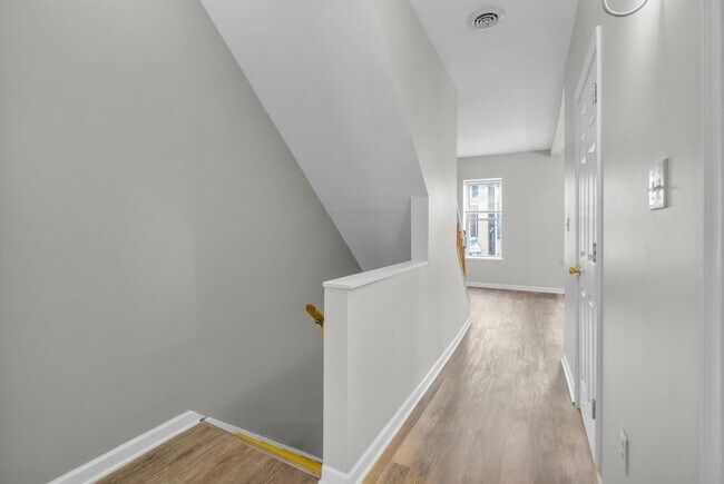 Building Photo - 147 N 10th St