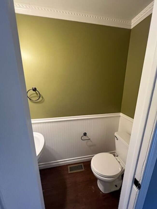 Building Photo - Beautiful 3 Bedroom 1.5 Bathrooms Anne Arundel County Town Home