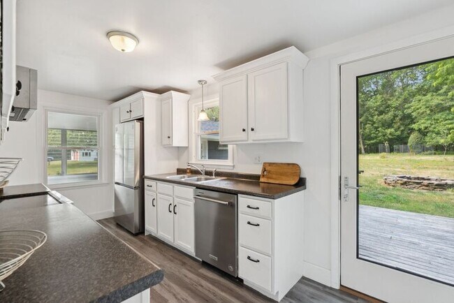 Building Photo - 67 Cutts Rd