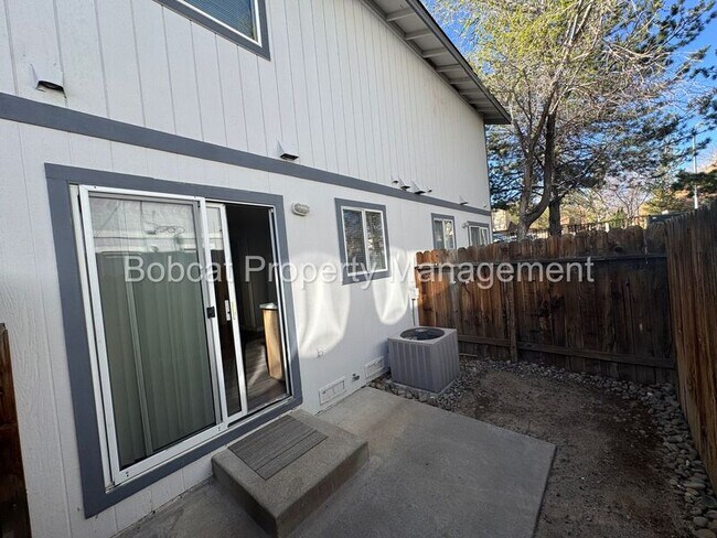 Building Photo - 3919 Pheasant Dr