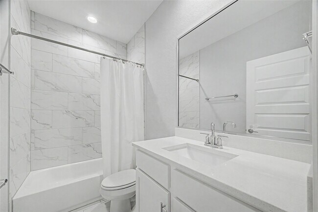 Building Photo - 911 W 35th St