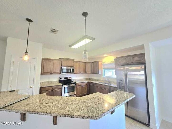 Building Photo - 19 Flamenco St