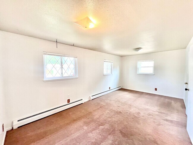Building Photo - Charming 2 Bedroom, 1 Bath Ranch Home with 2 Car Garage in Southwest Loveland!