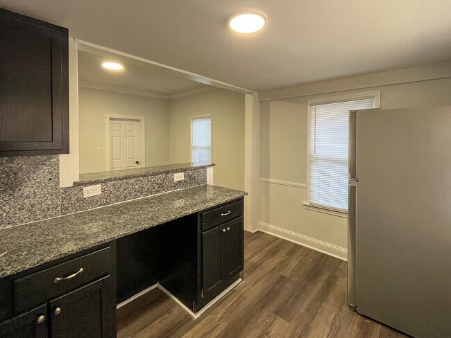 Building Photo - Beautifully Updated 3 Bed 2 Bath Haymount Home