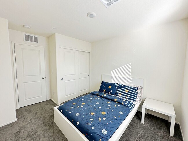 Building Photo - 3 BEDROOM TOWNHOUSE LOCATED IN INSPIRADA