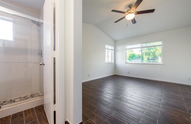 Building Photo - 4295 Greenbriar Ln