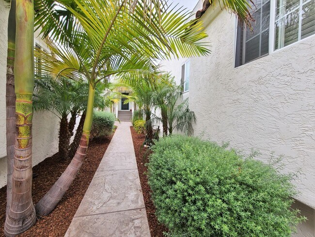 Building Photo - Charming North Park Cottage